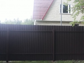 Забор из профнастила с забивными столбами 50 метров